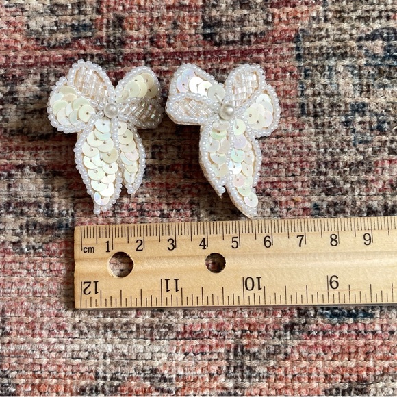 Vintage Cream White Bow Beaded Pearl Sequin Stud Earrings by Avon Holiday Bridal - Picture 5 of 6